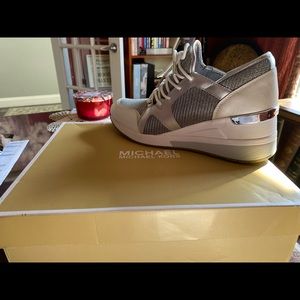 NEW MICHAEL KORS Liv Trainer Gilter Mesh Sliver Sneaker